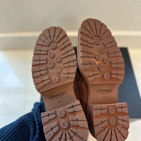 CHANEL Brown Quilted Leather Platform Loafers with Gold CC - Picture 4 of 7